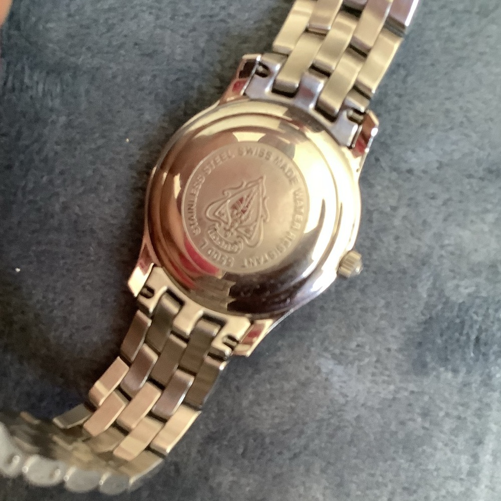 Beautiful authentic GUCCI watches for couple 💞💕 - Picture 14 of 15